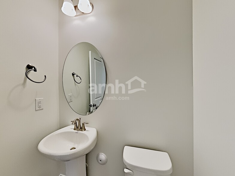 Building Photo - 215 Stowe Rd