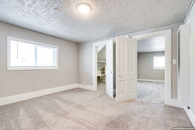 Building Photo - 1350 Manitowoc Rd