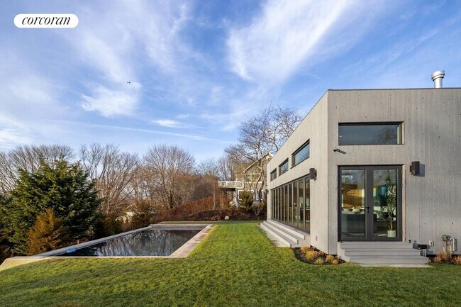 Building Photo - 21 S Edin St