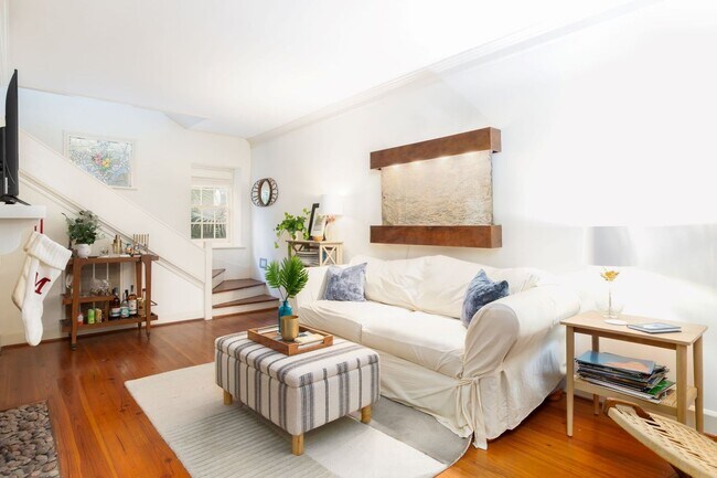 Building Photo - Charming Charleston Three Bedroom Condo on...