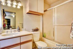 Building Photo - 460 Comal Ave