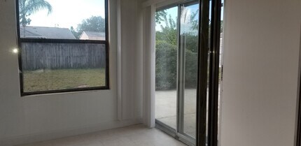 Building Photo - S. BISCAYNE & TAMIAMI TRAIL / 2 bedroom home / $ 1450