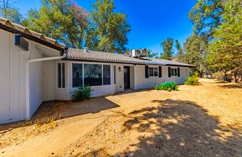 Building Photo - 35680 Forest Dr