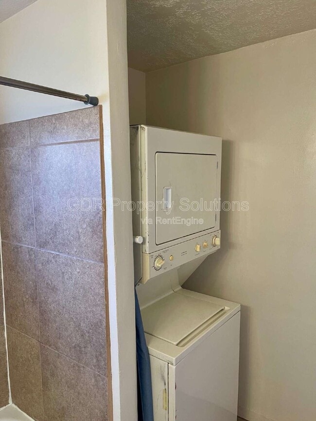 Building Photo - 3531 Ross Ave SE