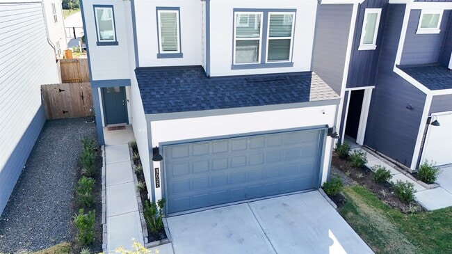 Building Photo - 3022 La Latina Dr