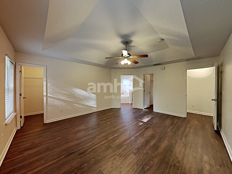 Building Photo - 10008 Lancashire Dr