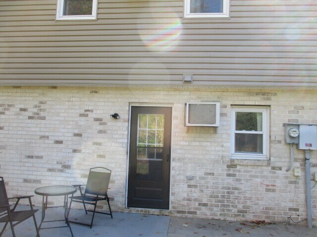 Back of unit - 719 Valley St