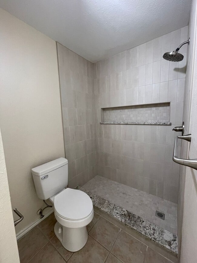 Building Photo - Fully remodeled 3 bedroom duplex for rent in Euless!