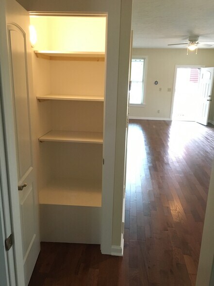 Building Photo - 3206 Woodbine Ave