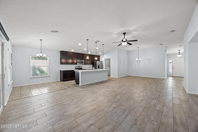 Building Photo - 2772 Bluff Estate Way