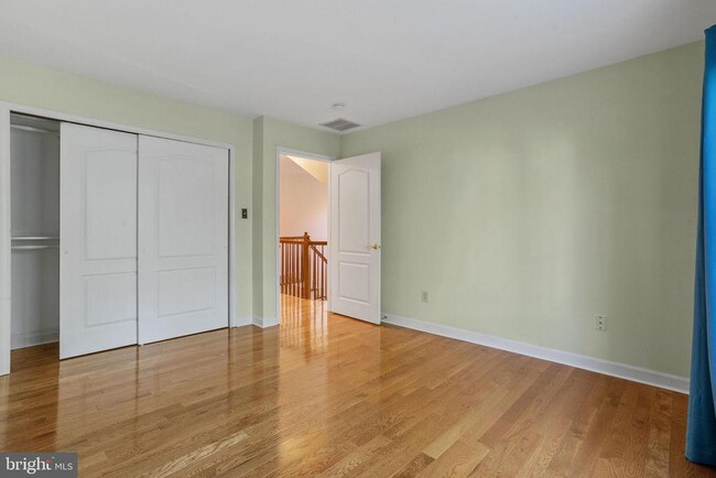 Building Photo - 210 Bullock Dr