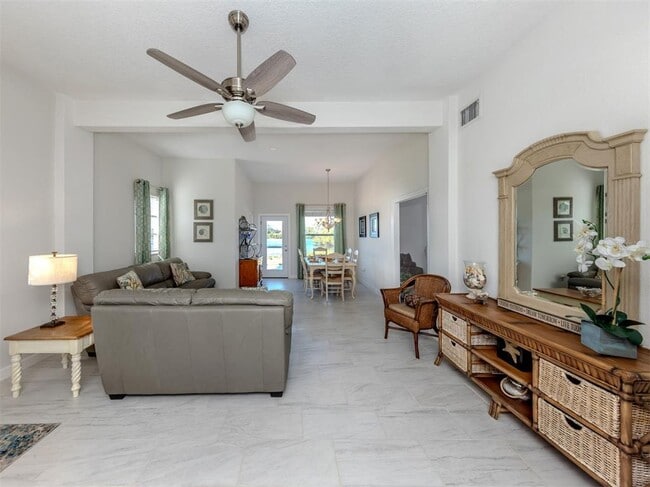 Building Photo - 498 Buena Vista Dr