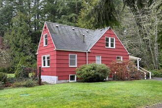 Building Photo - 5Bd/2.5Ba Redmond House