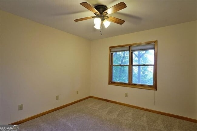 Building Photo - 127 Columbine Dr