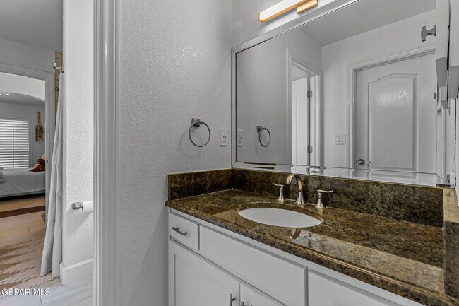 Building Photo - 6528 Calle Placido Dr