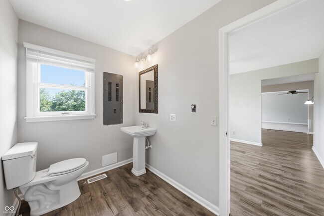 Building Photo - 1041 US-421