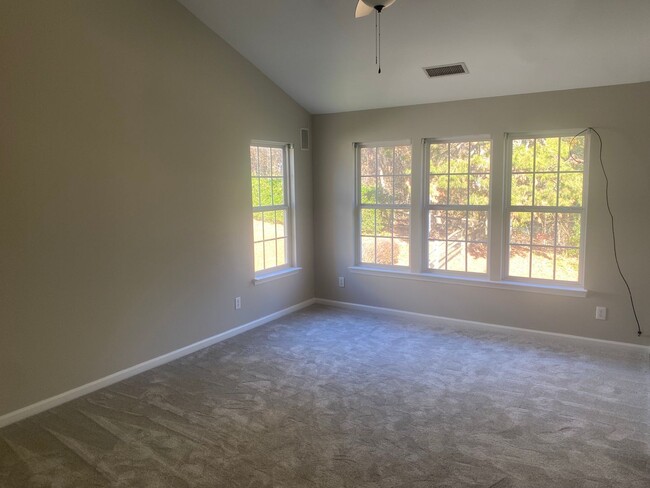 Building Photo - Recently Renovated Four Bedroom In Northst...