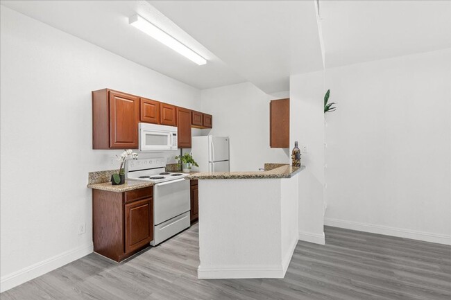 Building Photo - Stunning and Freshly Remodeled 1 Bedroom C...