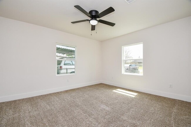 Building Photo - 4223 Elmwood St
