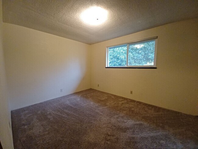 Building Photo - Gama08~1232 W 8th Ave.