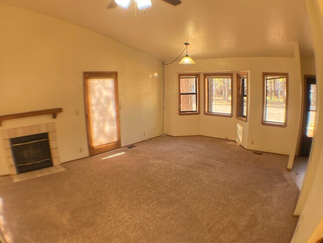 Building Photo - Single-Level 3 Bedroom Home in University Heights | Fenced Backyard + 2-Car Garage