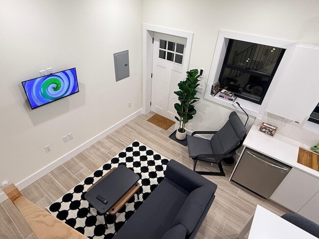 Building Photo - 27 Graham St