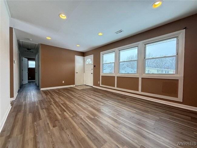 Building Photo - 52 Carol Ln