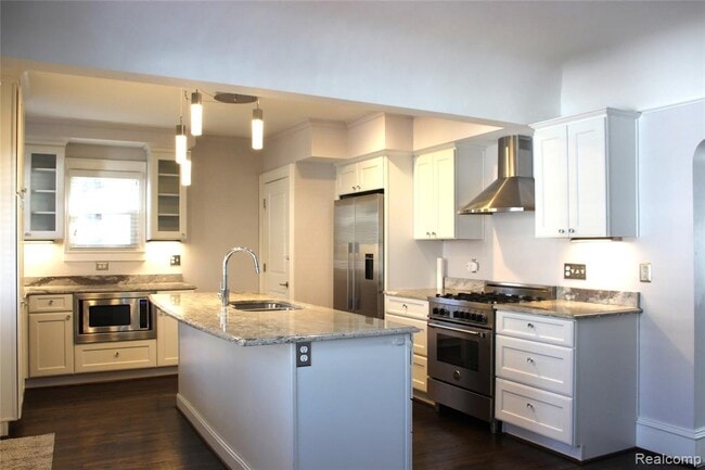 Building Photo - 115 E Lincoln St