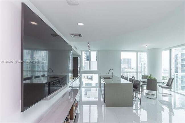 Building Photo - 1080 Brickell Ave