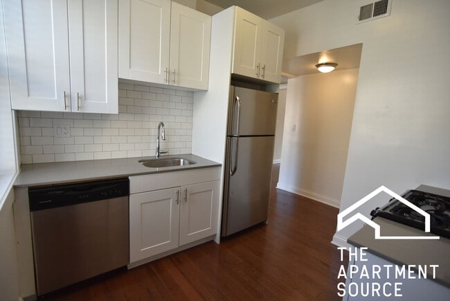 Building Photo - 3804 N Pine Grove Ave