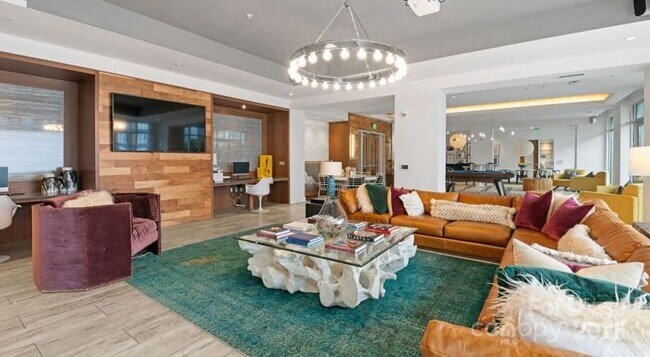 Building Photo - 650 E Brooklyn Vlg Ave