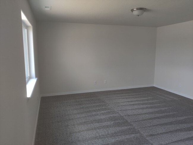 Building Photo - New Home in Enclaves - Close to Barnes Rd!