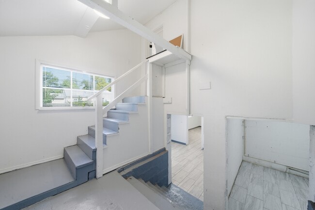 Building Photo - 424 S Quebec Ave