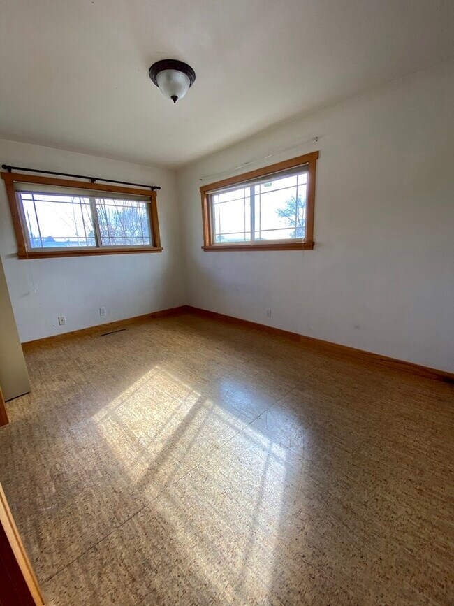 Building Photo - 859 E 2730 N