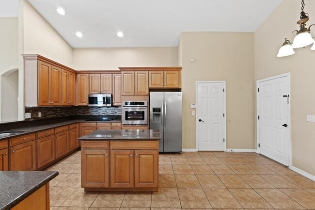 Building Photo - 27211 Fern Glade Ct