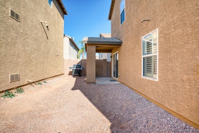 Building Photo - Lovely 3 Bedroom House!