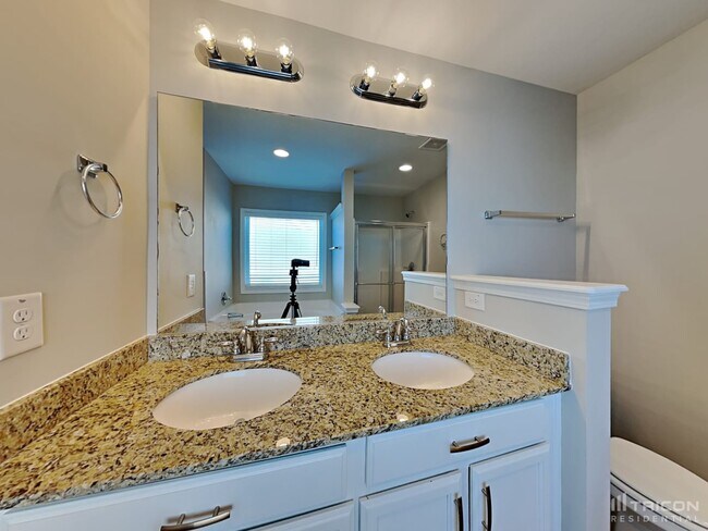Building Photo - 415 Finch Ln