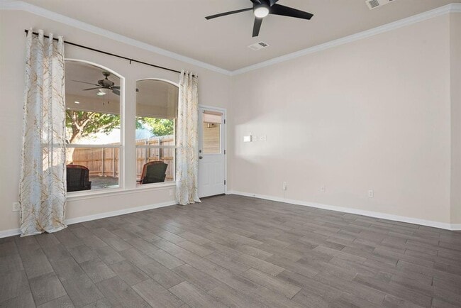 Building Photo - 313 Greenside Ln