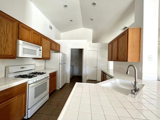 Building Photo - 3639 Russian Olive St