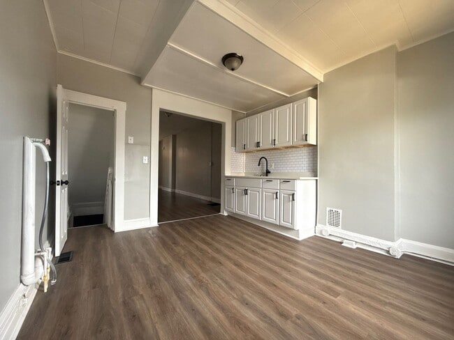 Building Photo - Three Bedroom Home In Baltimore City