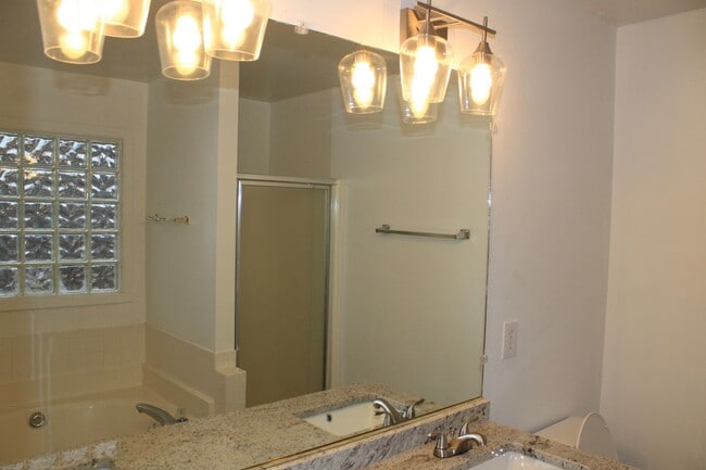 Building Photo - 3 Bedroom 2 Bath W/Bonus South Augusta!