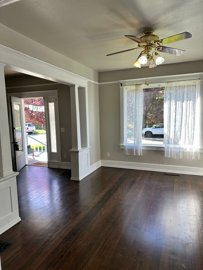 Building Photo - Classy Duplex in Desirable Tacoma area - Close to 6th ****COMING SOON***