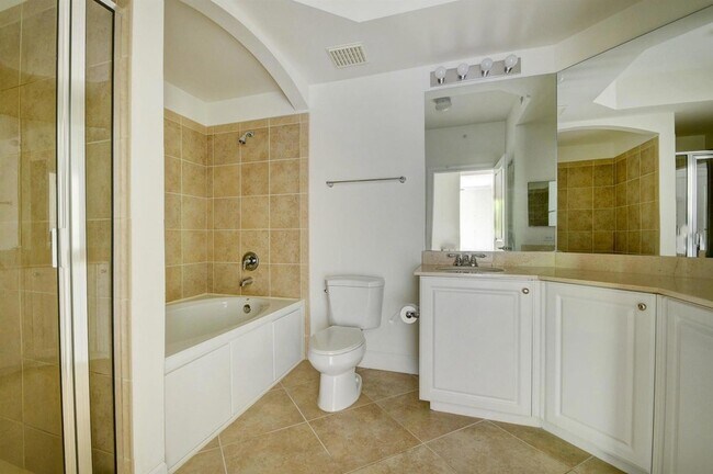 Building Photo - 1405 Renaissance Way