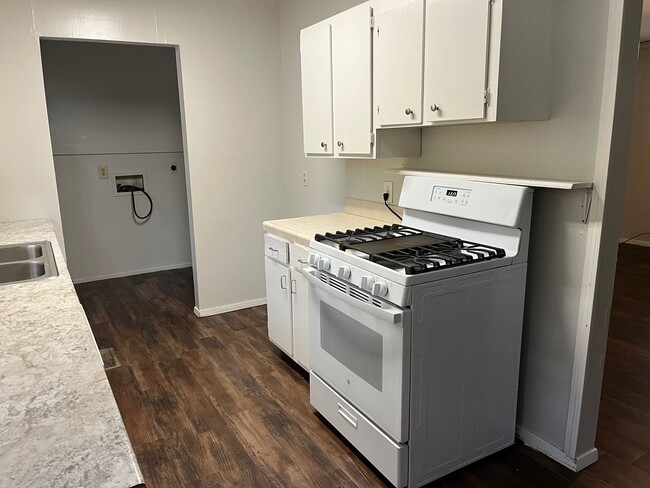 Building Photo - Country living - 4BR/2BA in Keithville - o...