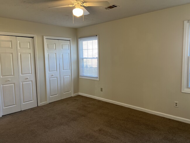 Building Photo - 2392 Cove Rd