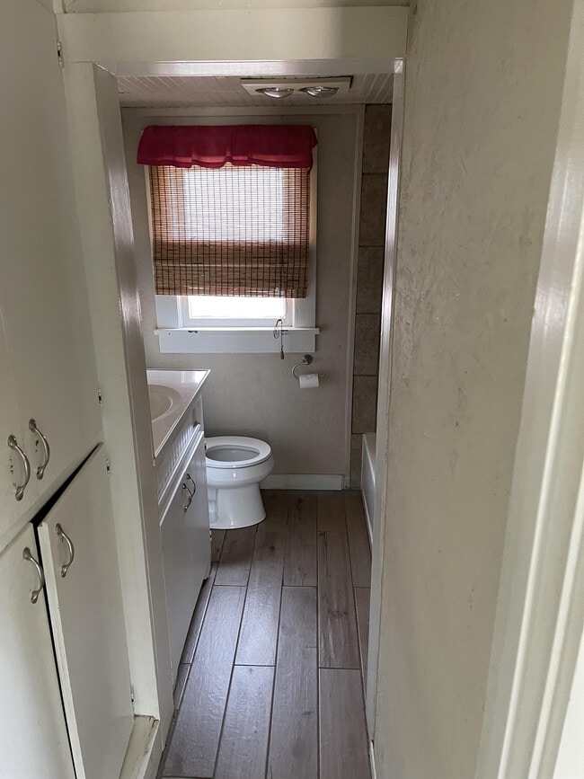 Building Photo - 907 Sunset Terrace