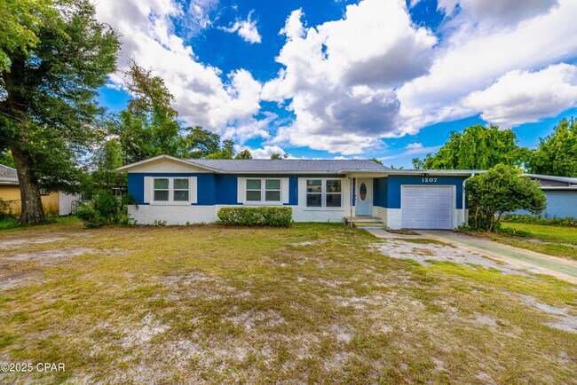 Primary Photo - 1207 Buena Vista Blvd
