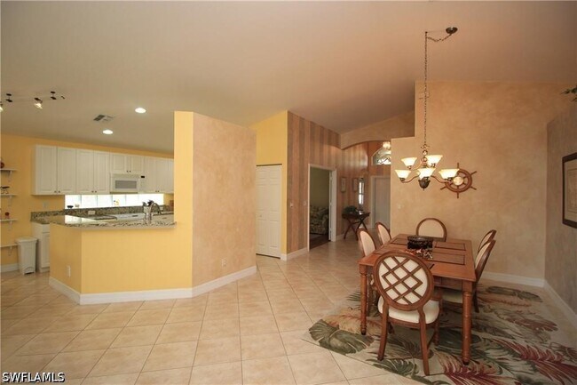Building Photo - 2322 Butterfly Palm Dr