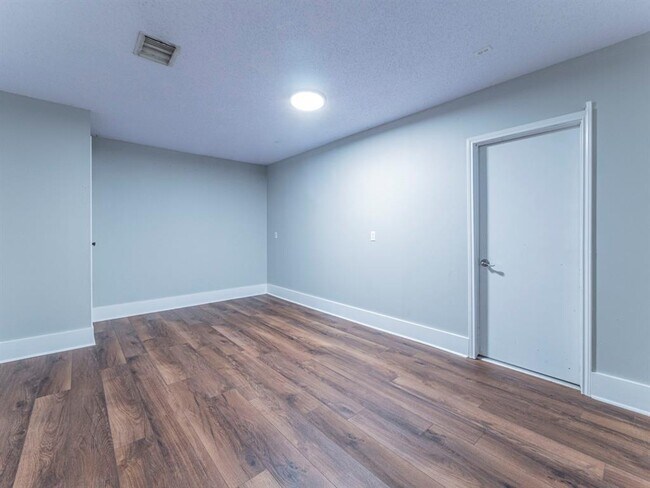 Building Photo - 2406 Dijon Dr