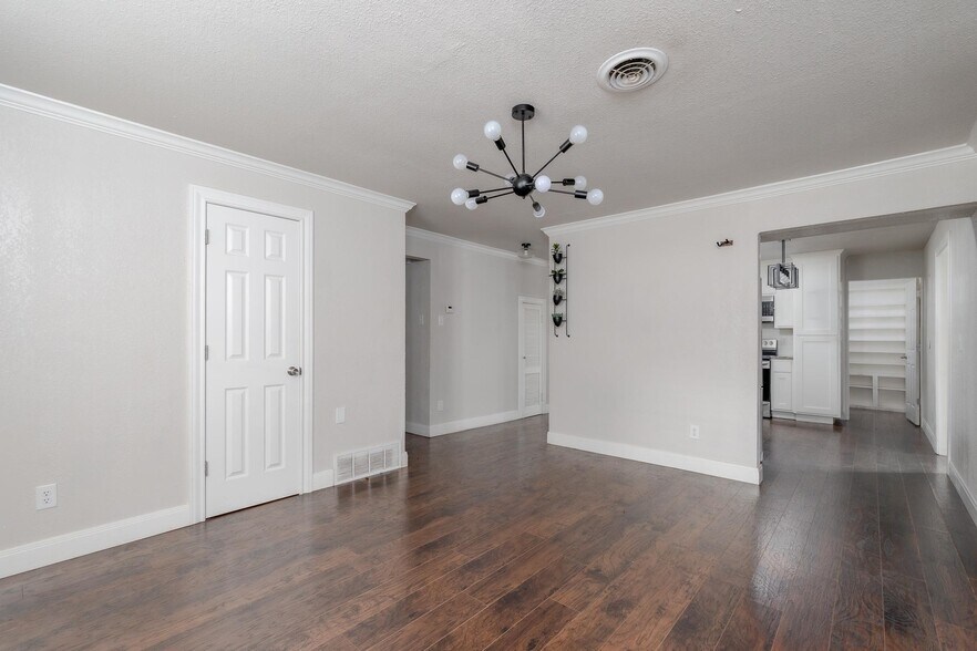 Building Photo - 3042 S 28th St